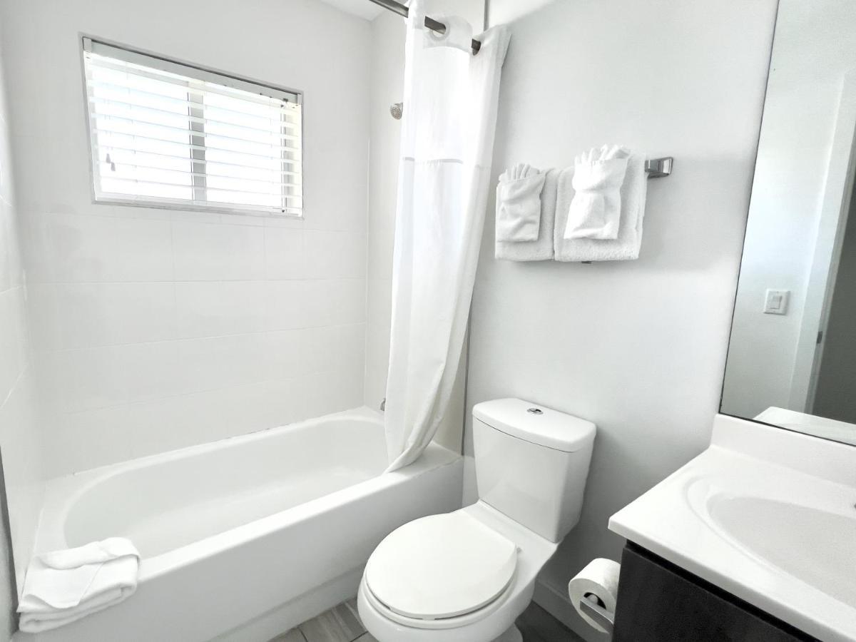 One-Bedroom Queen Suite